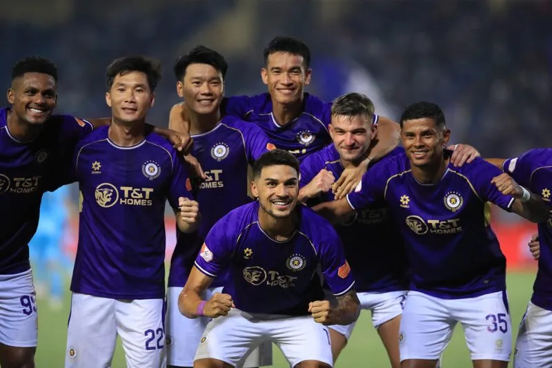Dù giàu thành tích, Hà Nội FC vẫn phải đối mặt với áp lực cạnh tranh và yêu cầu làm mới đội hình.