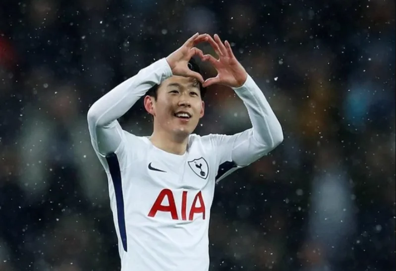 Nụ cười rạng rỡ và thái độ khiêm tốn giúp Son Heung-min trở thành một trong những cầu thủ được yêu mến nhất châu Á.