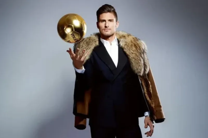 Vẻ ngoài điềm đạm, gương mặt góc cạnh và phong cách cổ điển giúp Giroud tạo dấu ấn rất riêng trong làng bóng đá.